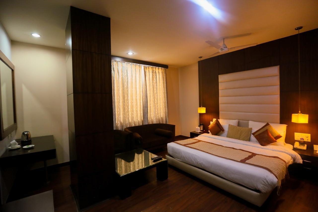 Cs Boutique Hotel Faridabad Buitenkant foto