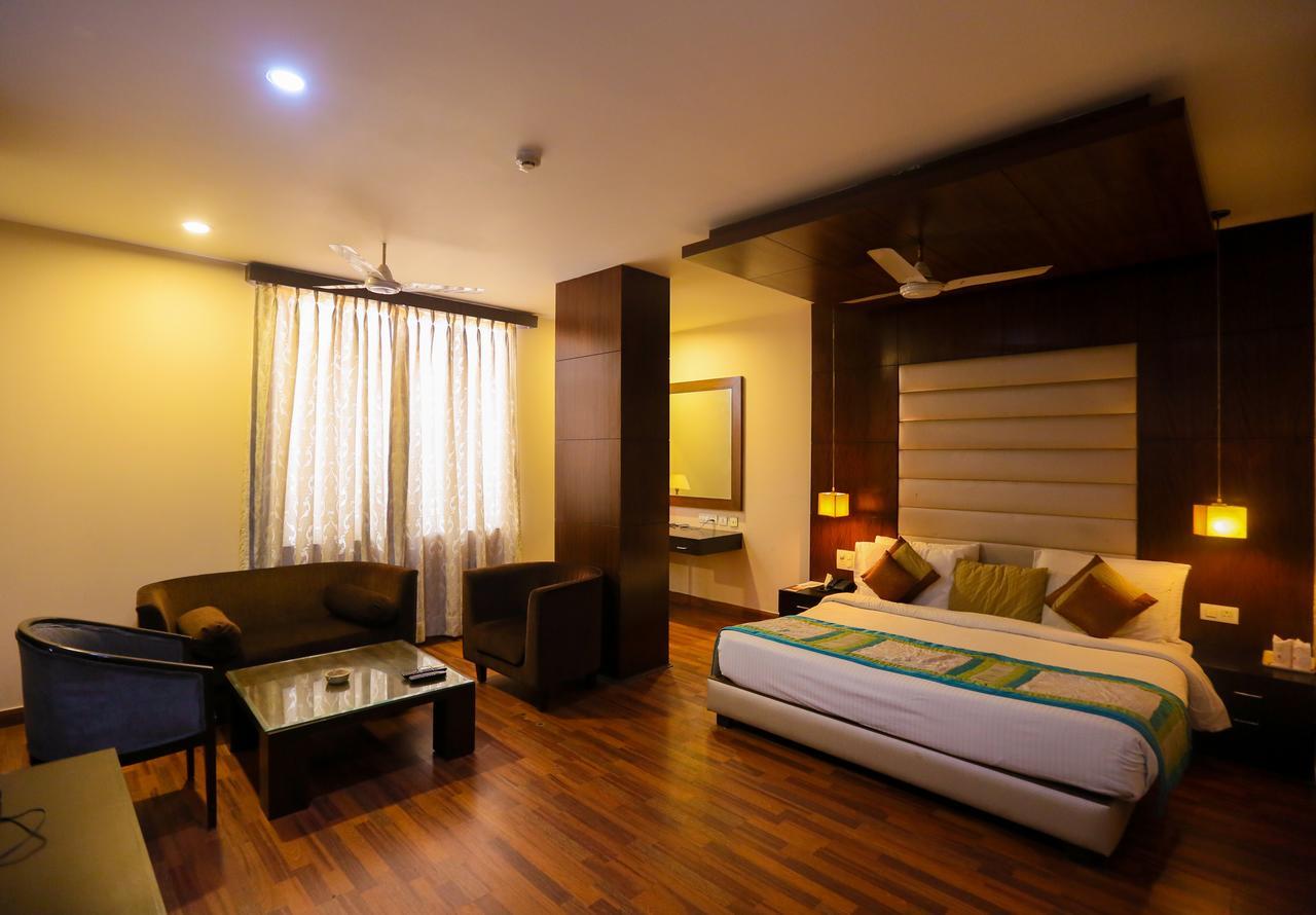 Cs Boutique Hotel Faridabad Buitenkant foto